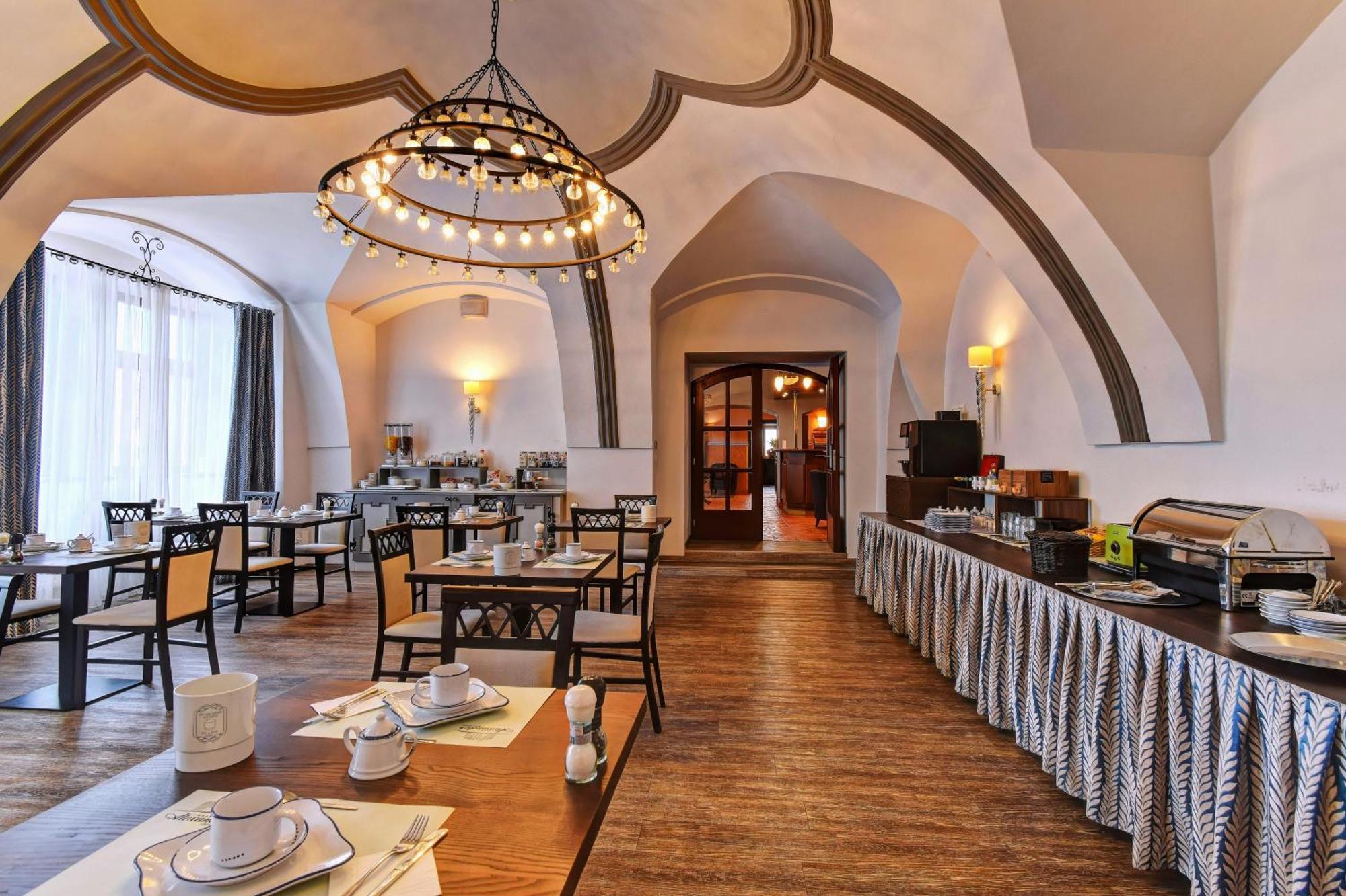 Hotel Alexander Stříbro Zewnętrze zdjęcie